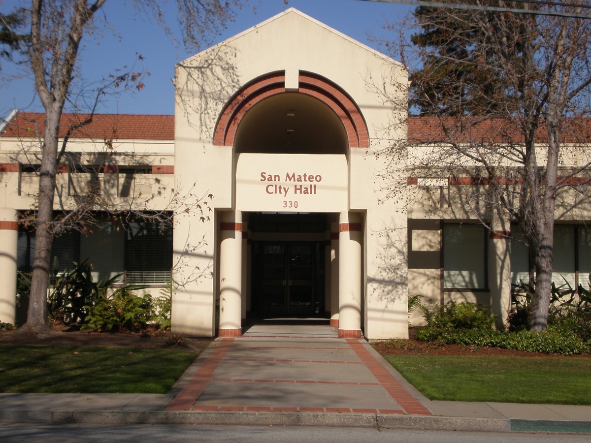 The main entrance of San Mateo City Hall