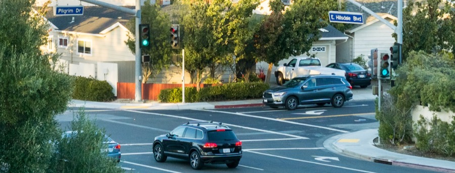 A signalized intersection at East Hillsdale Boulevard in San Mateo